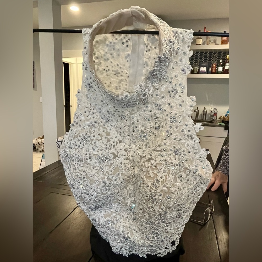 Size 8 back and white prom dress never worn !